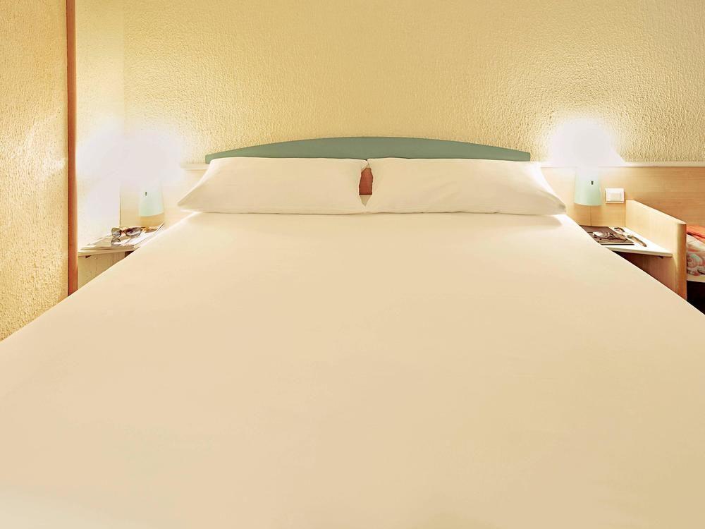 Отель Ibis Coventry South Экстерьер фото