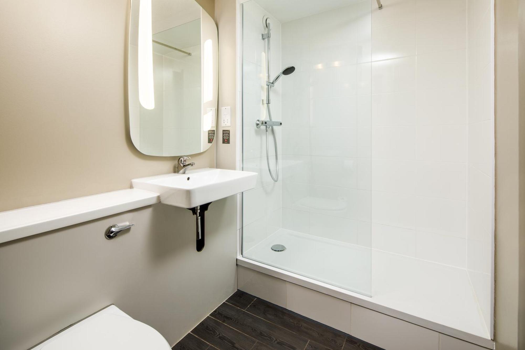 Отель Ibis Coventry South Экстерьер фото