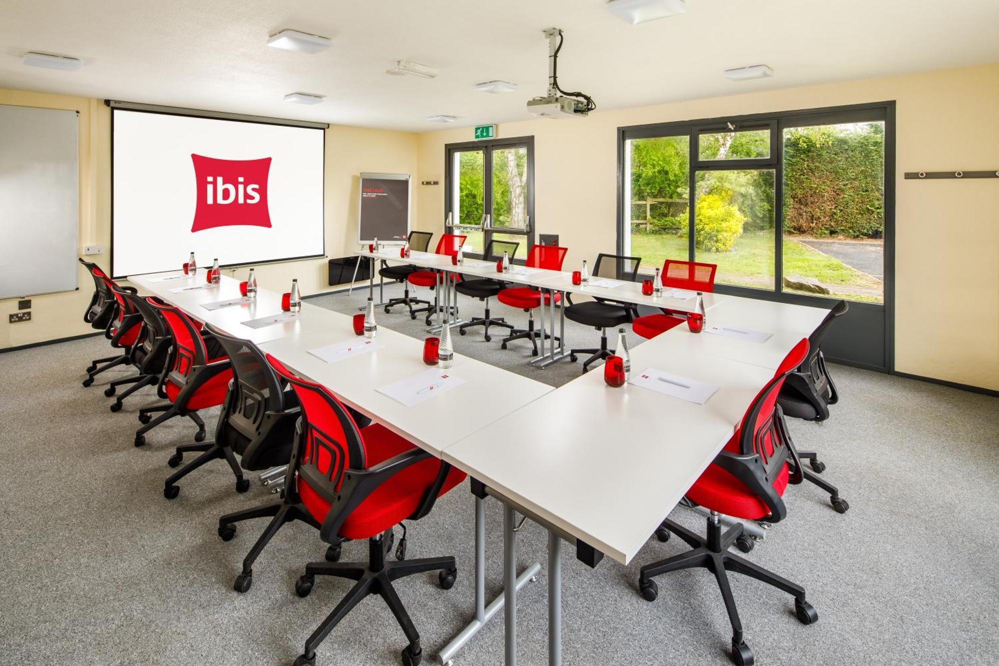 Отель Ibis Coventry South Экстерьер фото