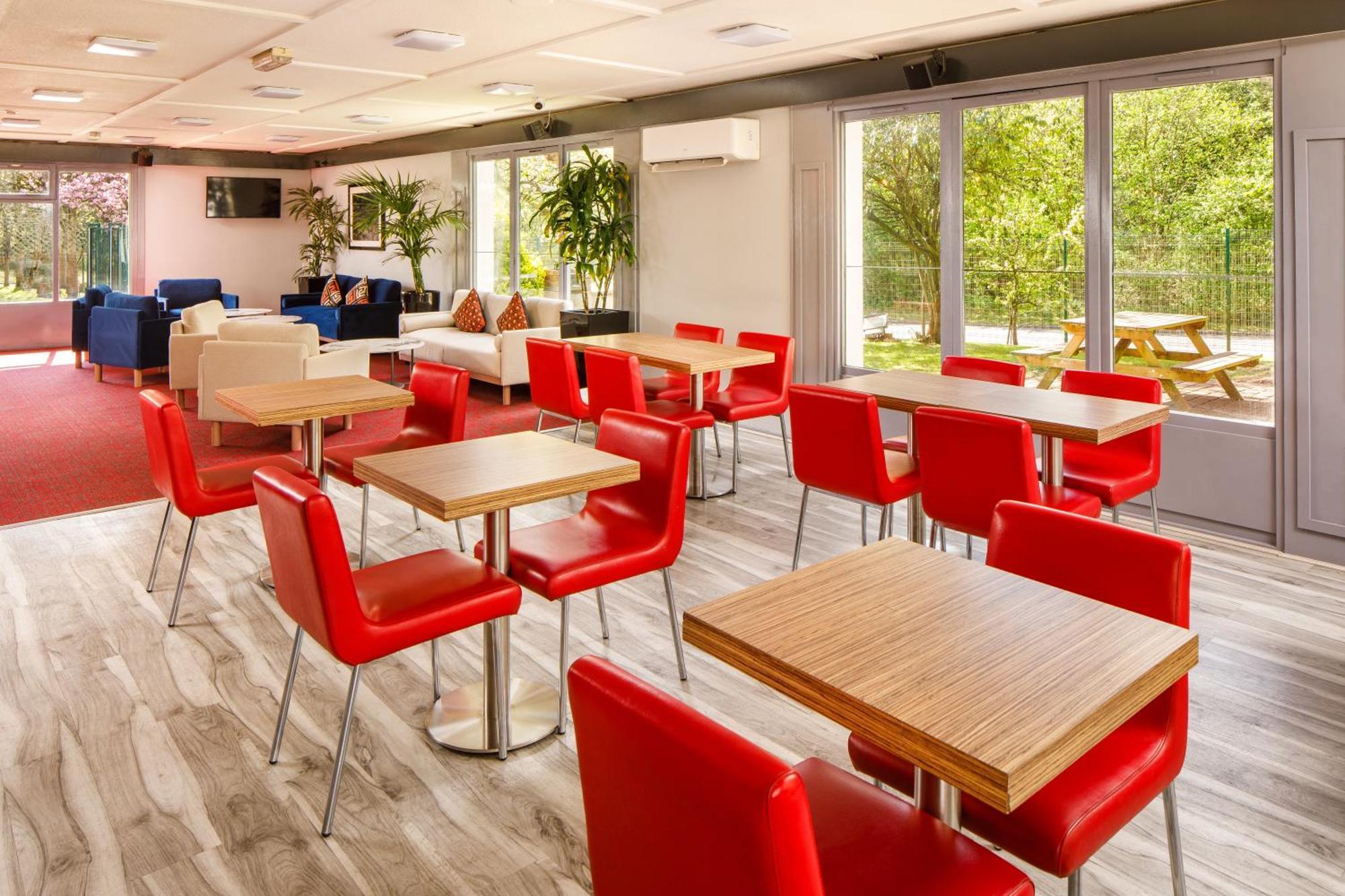 Отель Ibis Coventry South Экстерьер фото