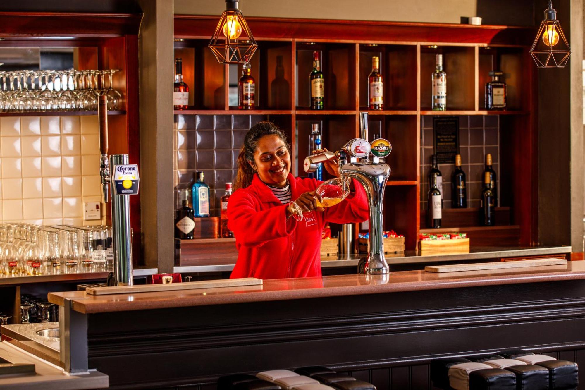 Отель Ibis Coventry South Экстерьер фото