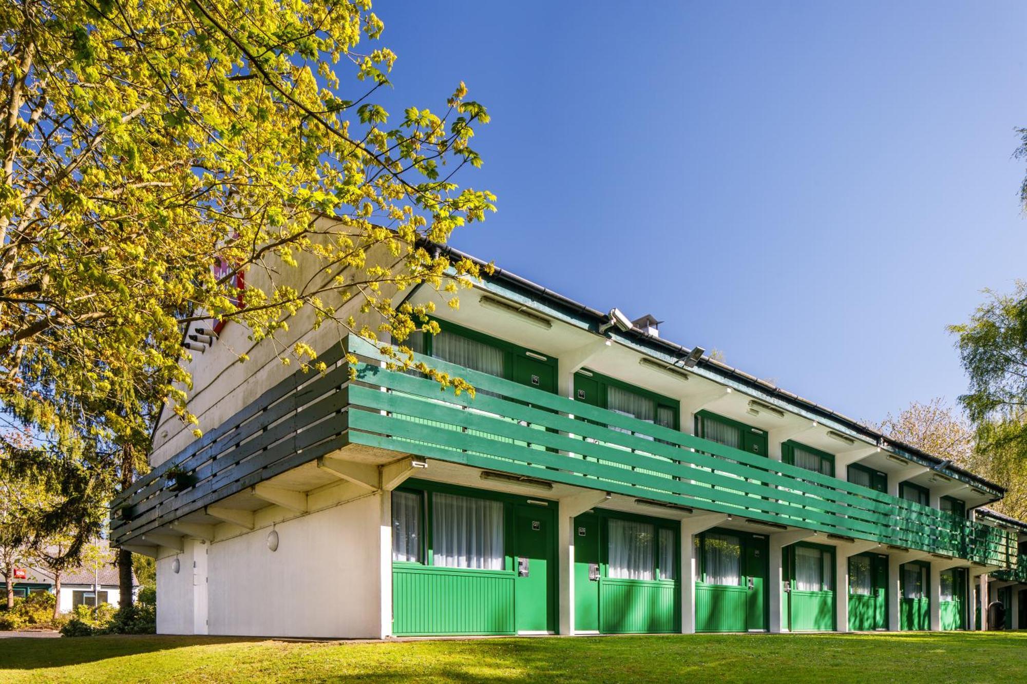 Отель Ibis Coventry South Экстерьер фото