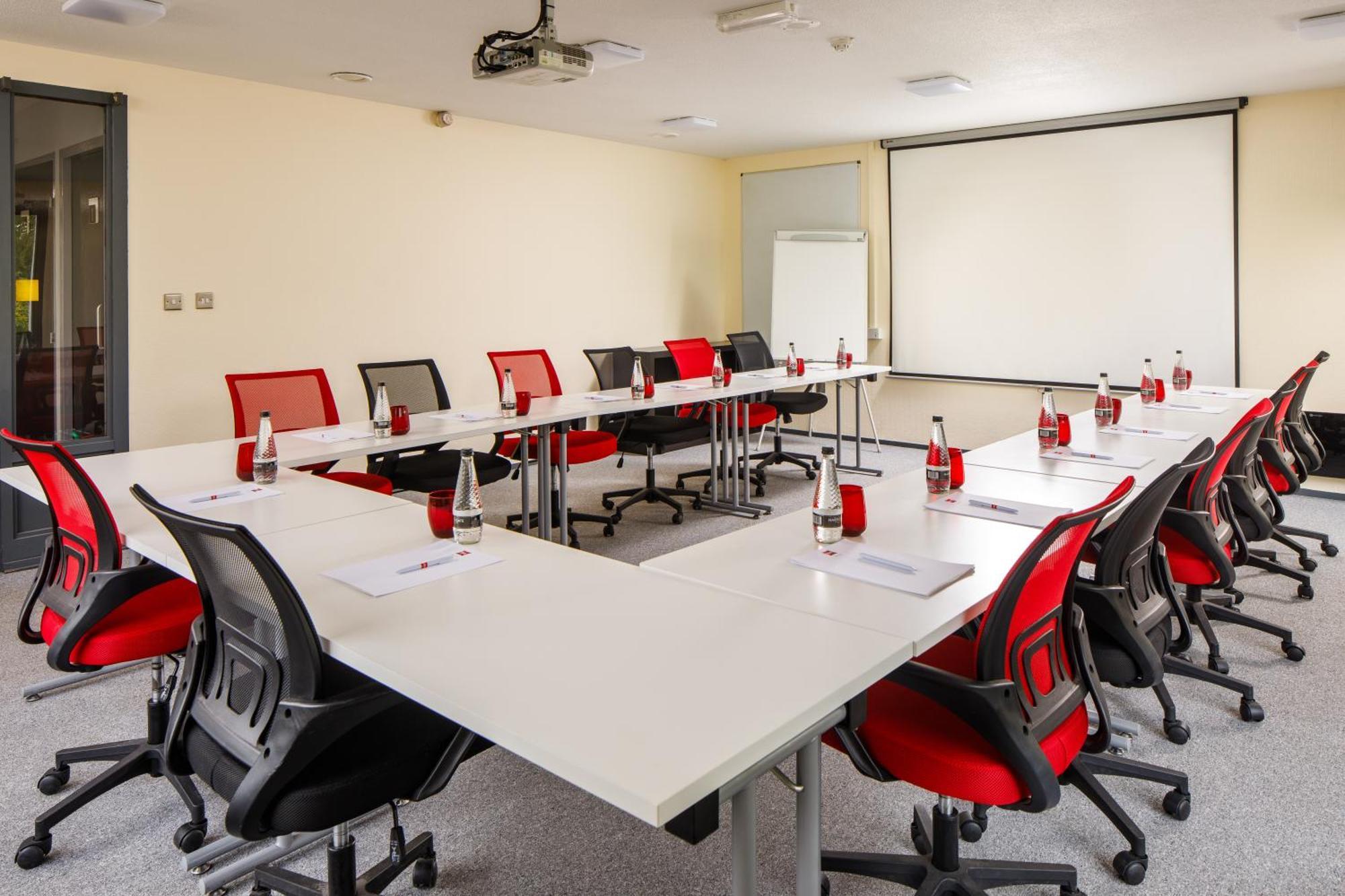Отель Ibis Coventry South Экстерьер фото