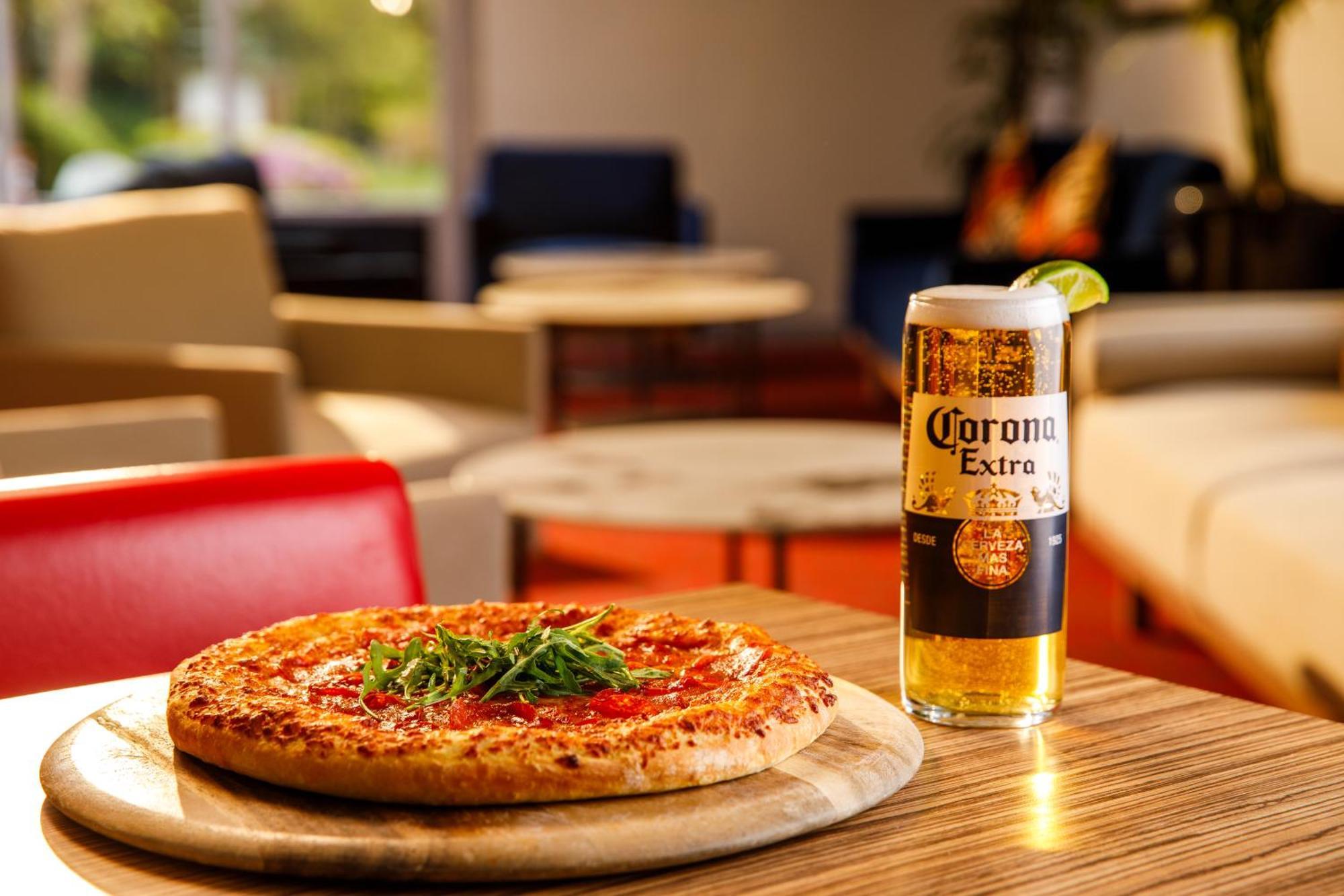 Отель Ibis Coventry South Экстерьер фото