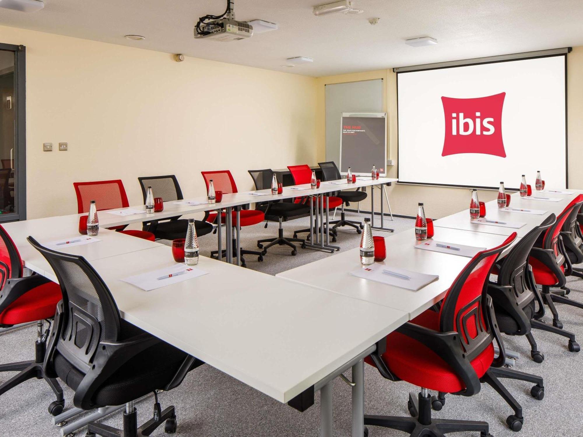 Отель Ibis Coventry South Экстерьер фото