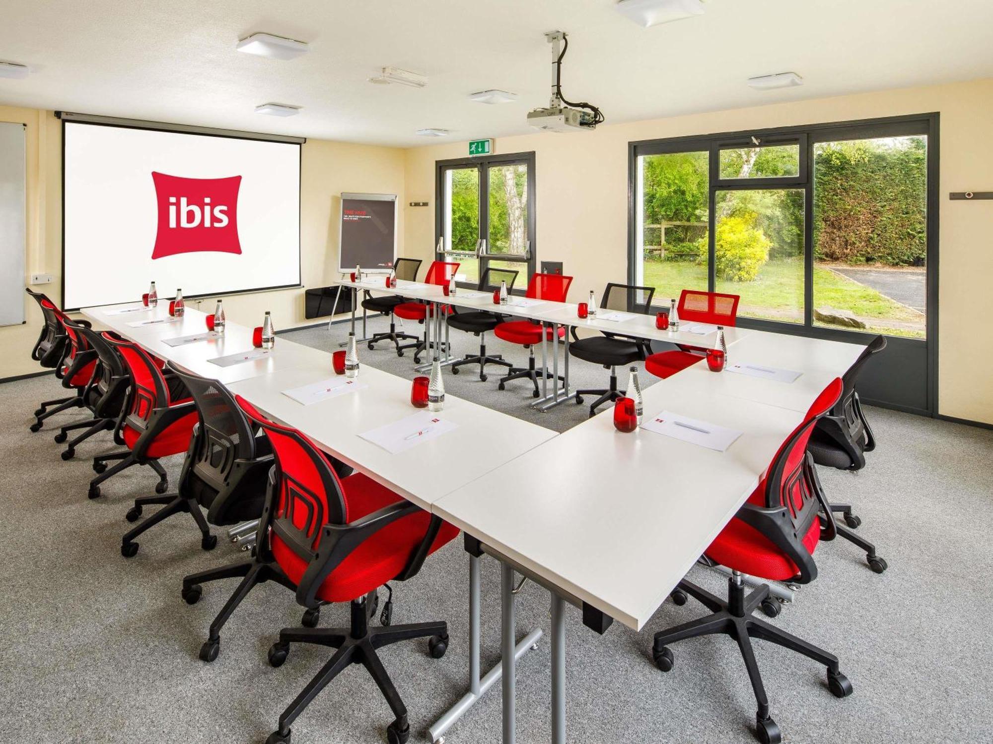 Отель Ibis Coventry South Экстерьер фото