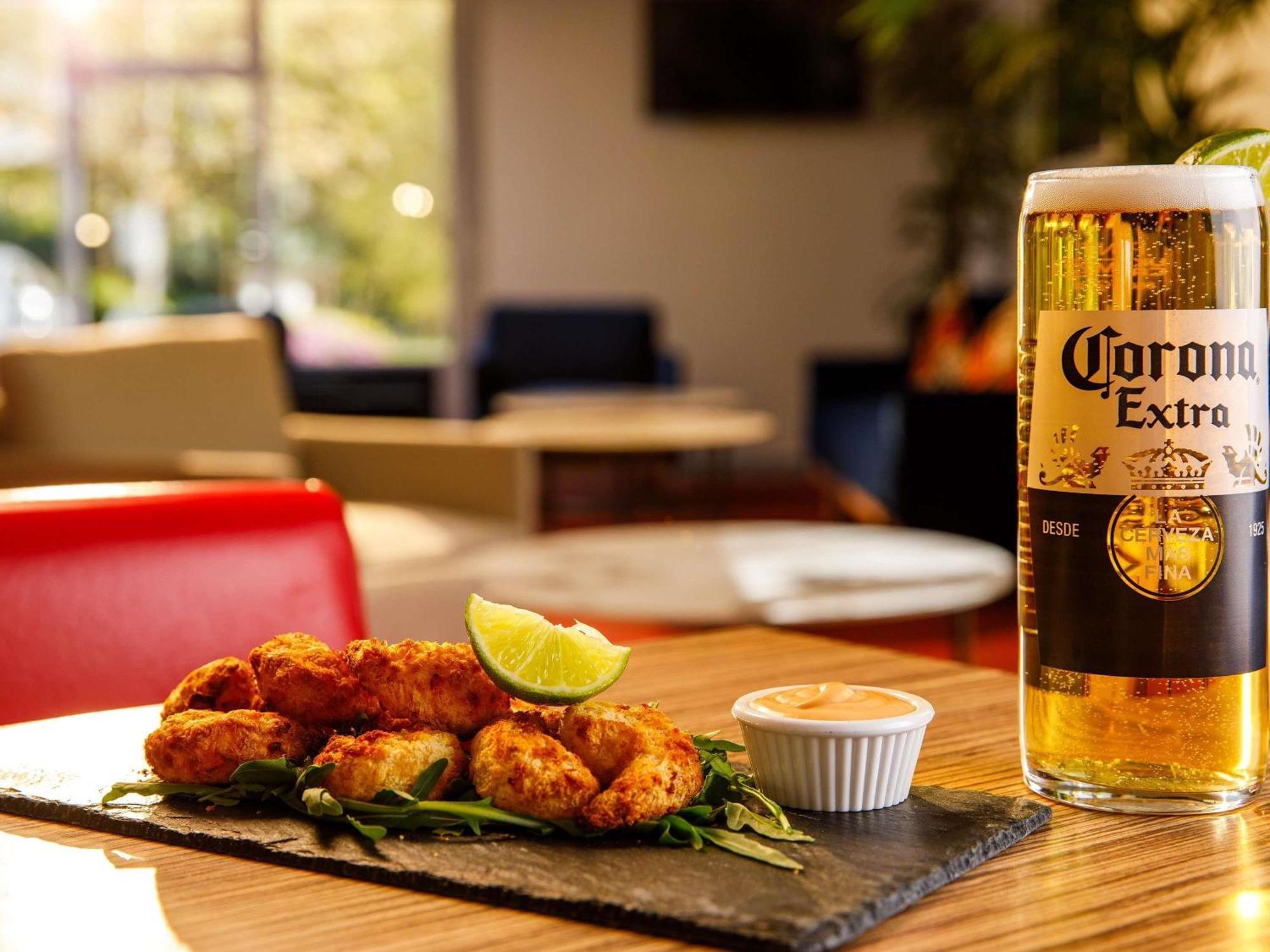 Отель Ibis Coventry South Экстерьер фото