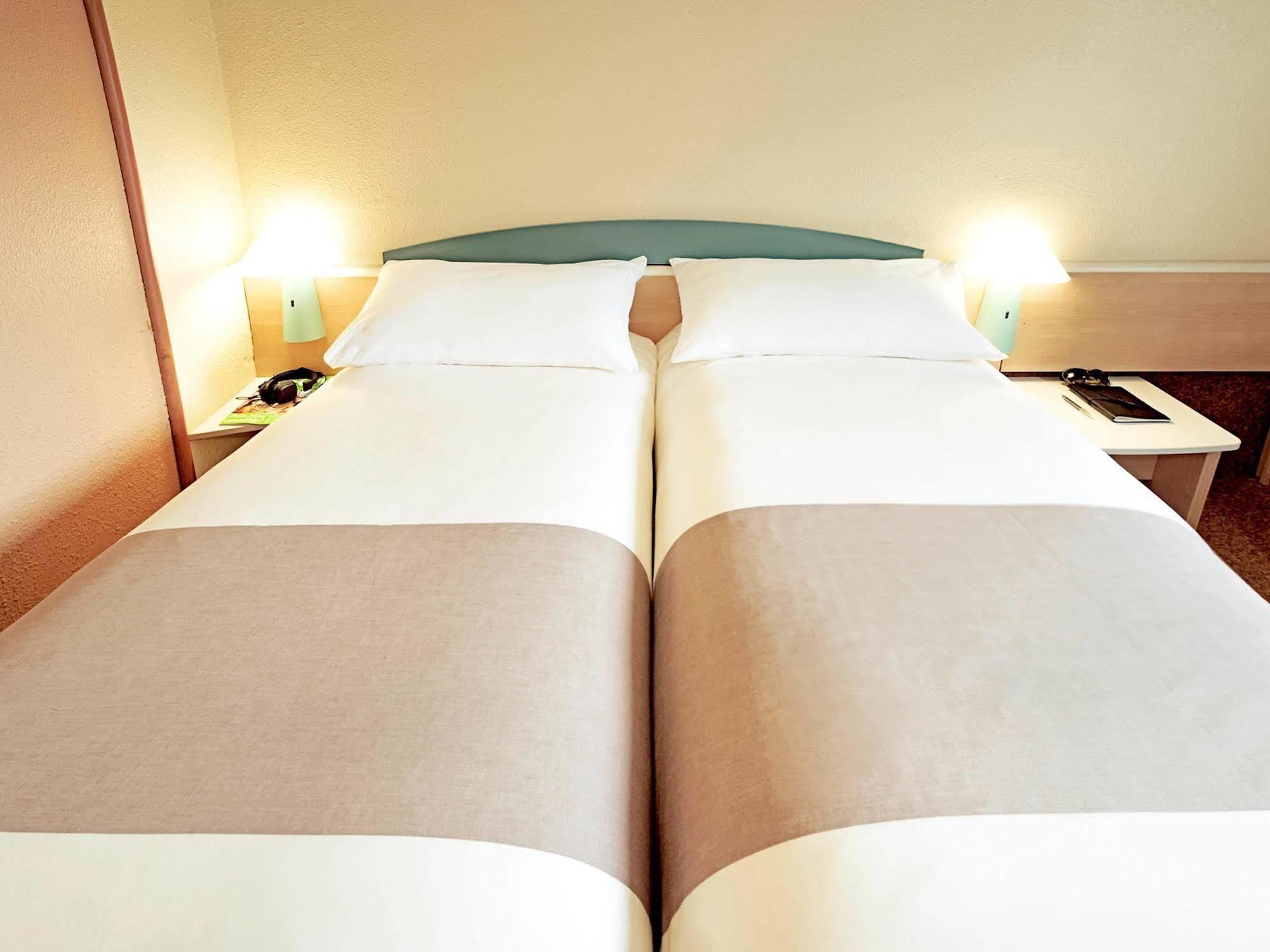 Отель Ibis Coventry South Экстерьер фото