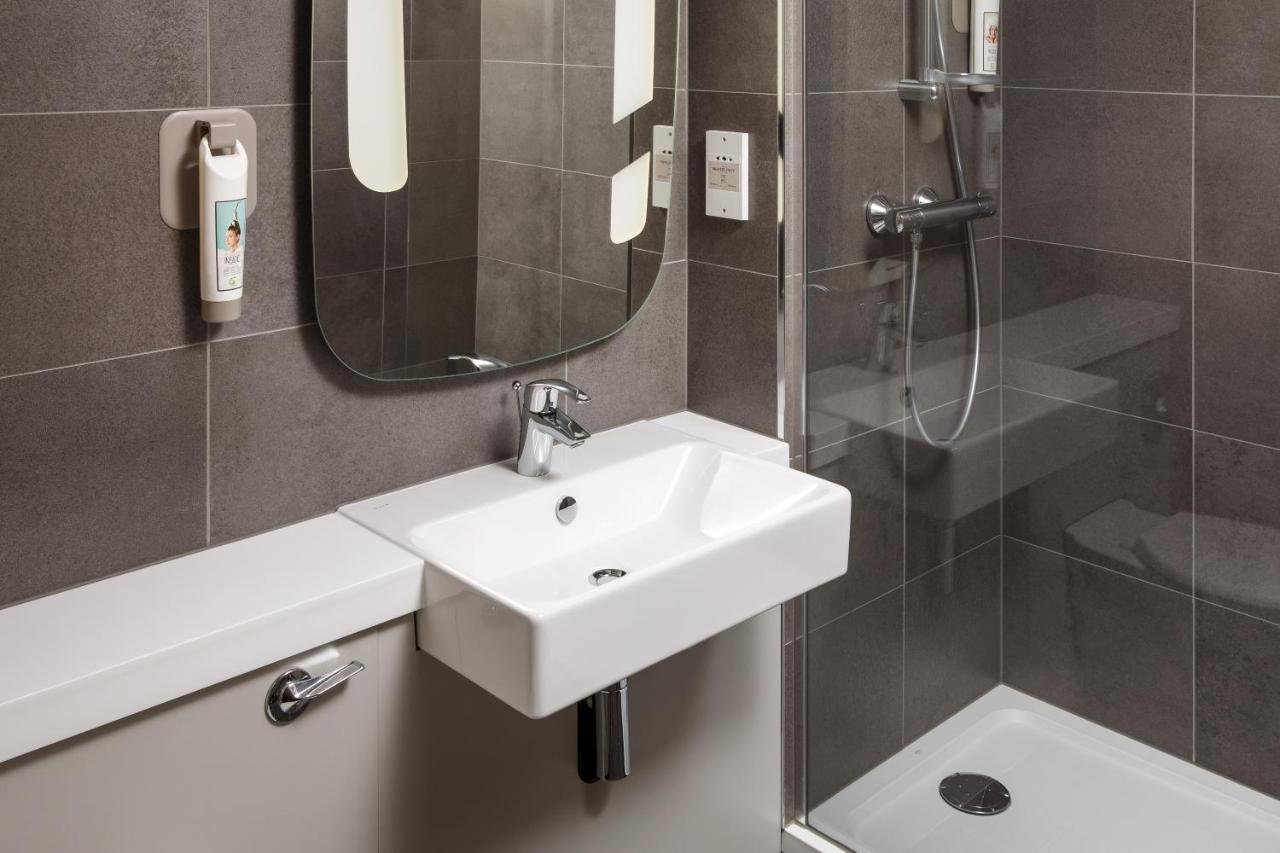 Отель Ibis Coventry South Экстерьер фото